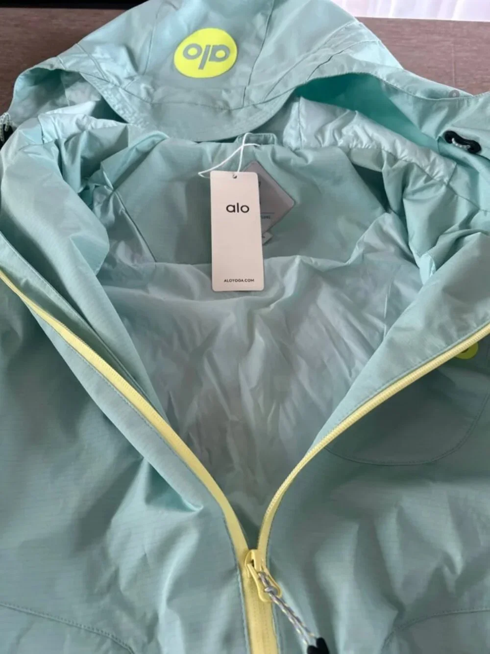 ALO Yoga Airwave Windbreaker Jacket Mint/Yellow Size S